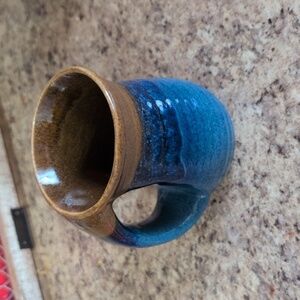 Vtg hand-thrown Studio art Pottery mug brown black cobalt blue 16 oz coffee cup